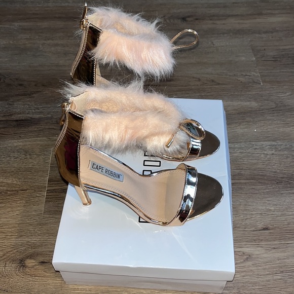 Rose gold heels with faux fur - Picture 2 of 7